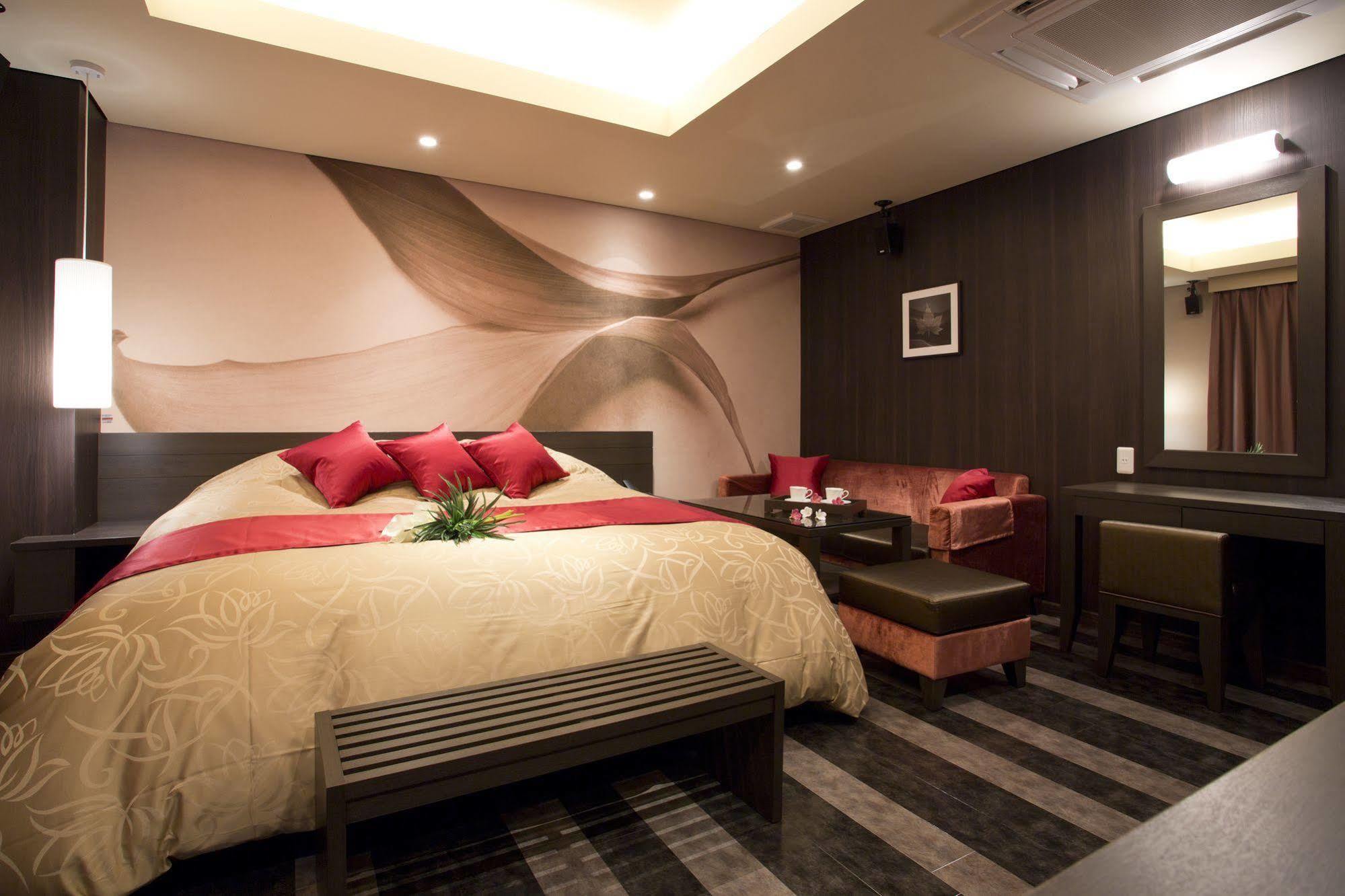 Hotel And Spa Lotus Modern (Adults Only) Киото Екстериор снимка